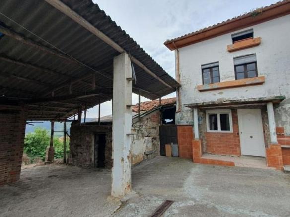 House or villa for sale in Candamo