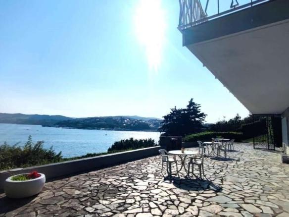 House or chalet for sale on Avenida Gondan, Castropol