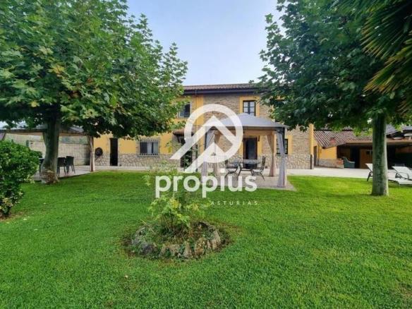House or villa for sale in Soto de Dueñas, Parres