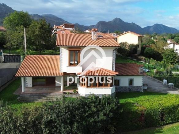 House or villa for sale in Parres, Celorio – Poó – Parres