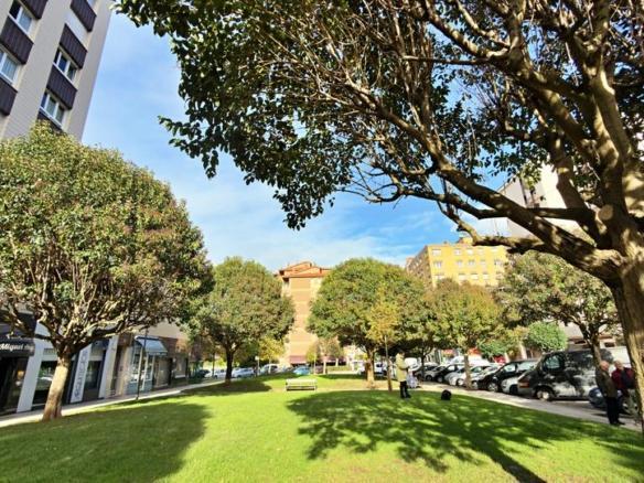 Apartment for sale on Calle Valencia, Pumarín