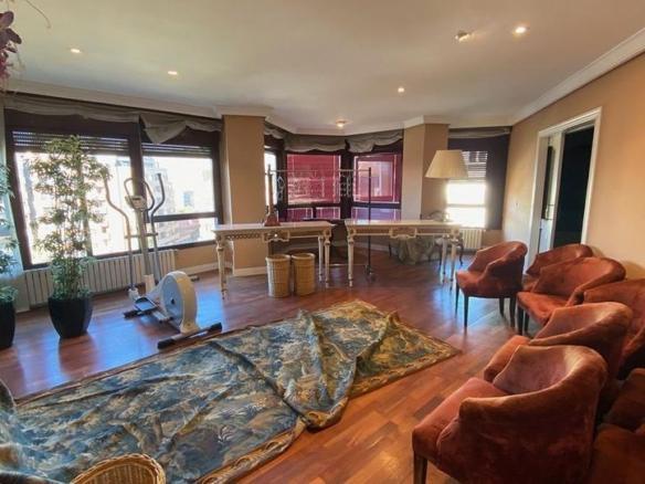 Apartment for sale in Plaza de América