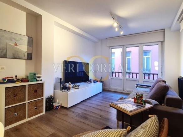 Apartment for sale on Calle Instituto, Barrio del Centro