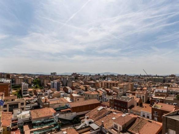 Apartment for sale on Calle Francesc Layret, Creu Alta