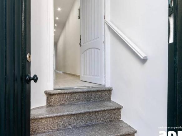 Apartment for sale on Dinares Street, Creu Alta