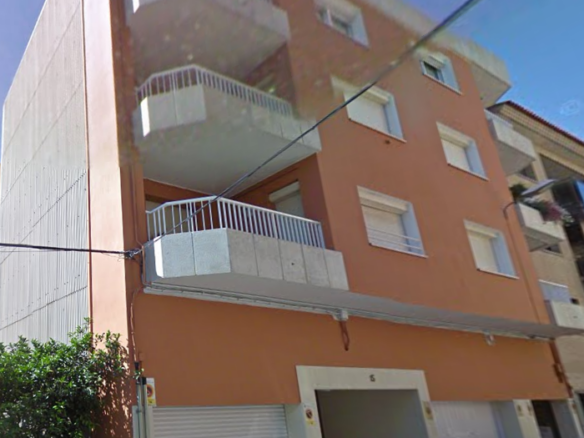 Apartment for sale on Carrer Tarragona 
is: Pl: Pt:
 Pineda de Mar (ba, Center