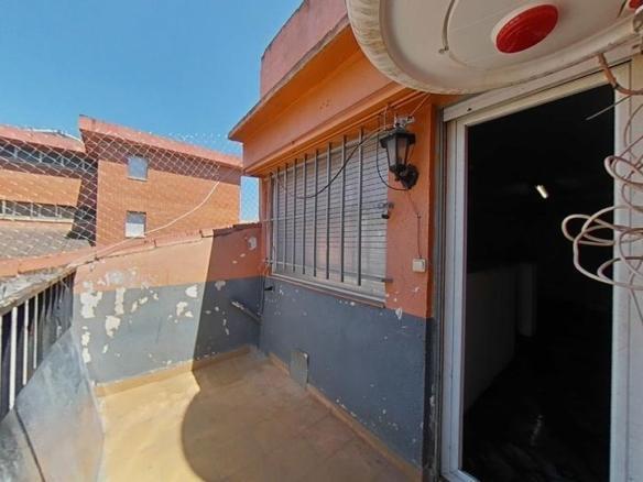 Apartment for sale on Carrer Pintor Fortuny 
is: Pl: Pt: 
 Terrassa (b, La Cogullada