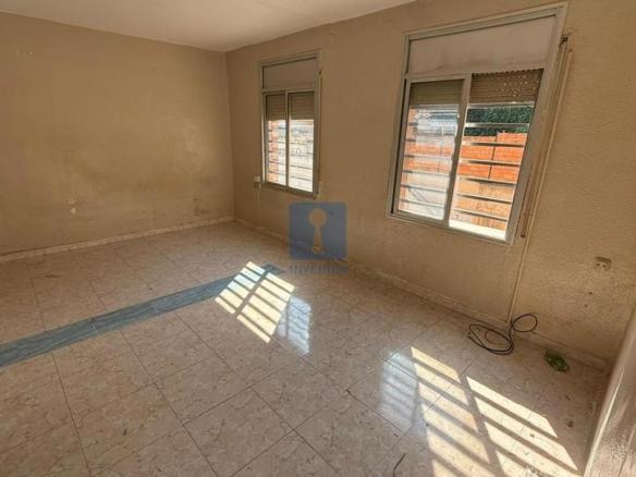 Apartment for sale in Joan Salvat I Papasseit, Center