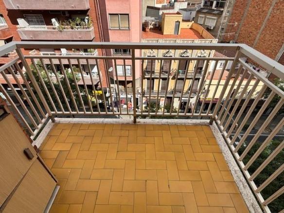 Apartment for sale on Sants Street, Sants-Badal