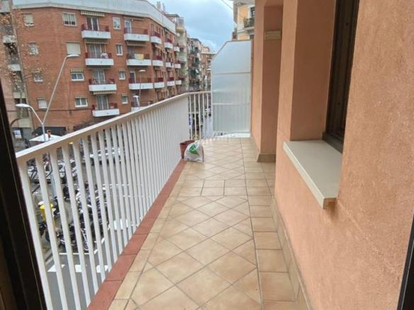 Apartment for sale in El Camp de l’Arpa del Clot