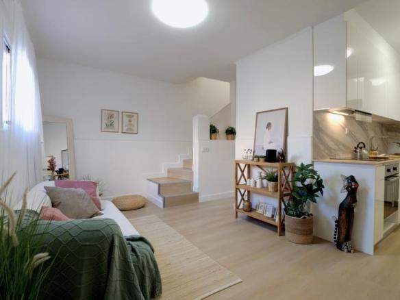 Duplex for sale on Carrer Dels Faigs, Can Roca
