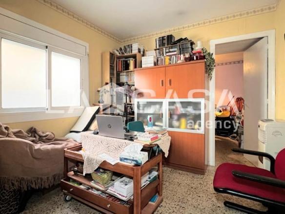 Apartment for sale on Carrer Dels Arítjols, La Prosperitat