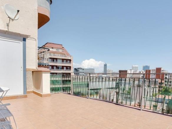 Penthouse for sale on Carrer D’olzinelles, Sants