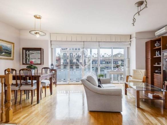 Penthouse for sale in Hostafrancs