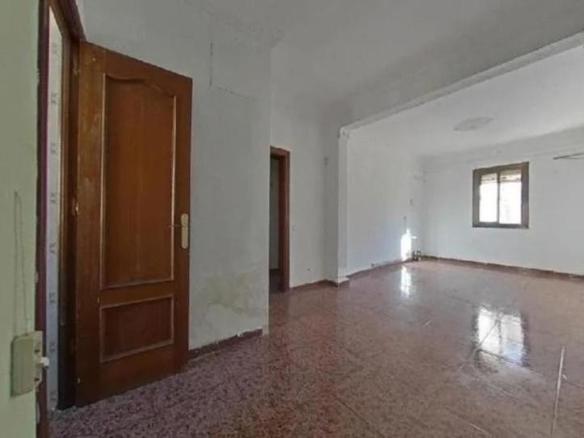 Apartment for sale on Calle de Picalquers, El Raval