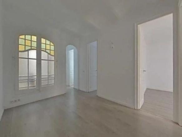 Apartment for sale on Calle de Pavia, Sants-Badal