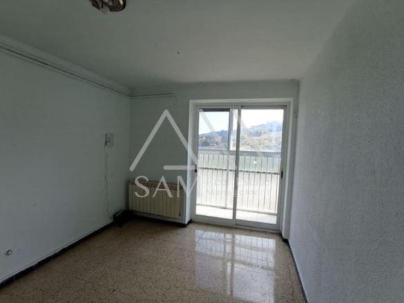 Ground floor apartment for sale in Ciutat Meridiana