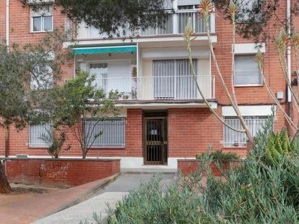 Apartment for sale in C/ Olot, Les Arenes – La Grípia Can Montllor