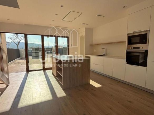 Townhouse for sale in Tordera village