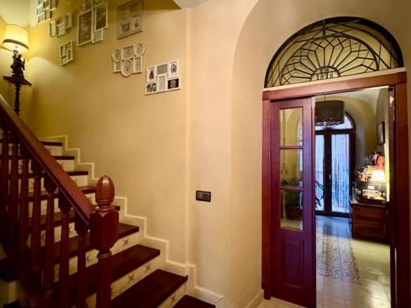 House or villa for sale on Calle Bodegones, Llerena