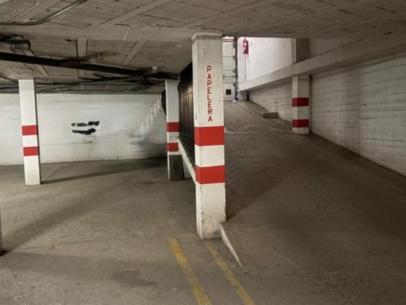 Garage for sale on Puerta Aurora Street, Llerena