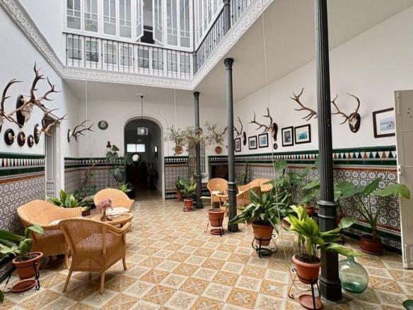 House or villa for sale on Calle Santiago, 57, Llerena