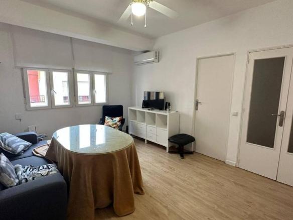 Apartment for sale on Calle Altozano, Ciudad Jardín