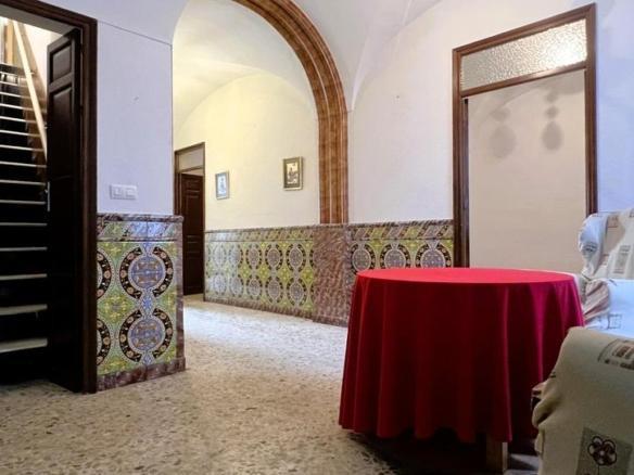 House or villa for sale on Calle Ana Solo de Zaldivar, Don Benito