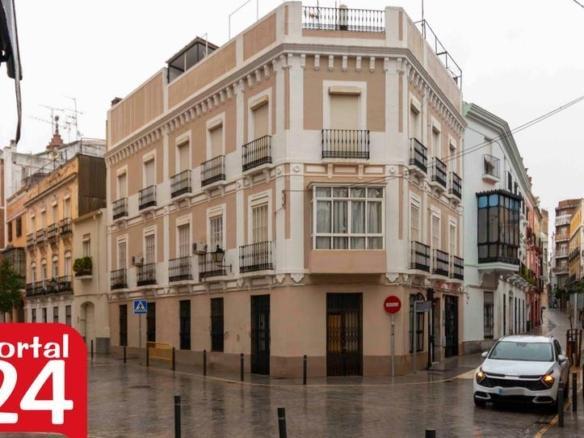 Apartment for sale on Calle Melendez Valdes, Old Town