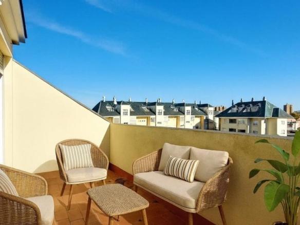 Duplex for sale on Calle Ramon Fernandez Moreno, Avenida Elvas