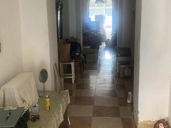 House or villa for sale in East