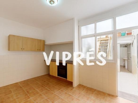 House or villa for sale in the city center
