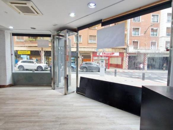 Commercial premises for sale on Calle José María Escuza, Sabino Arana – Jesuitas