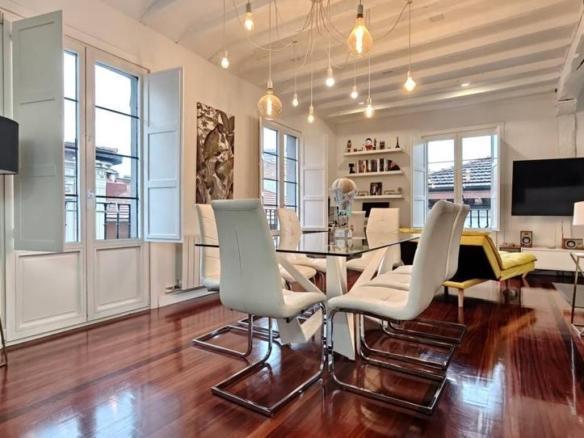 Apartment for sale on Bidebarrieta Street, Old Town