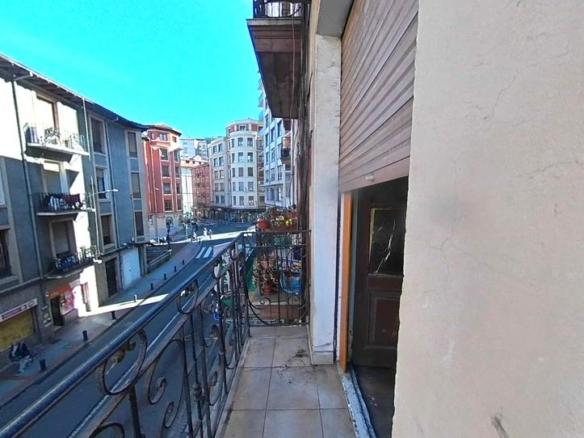 Apartment for sale in Chavarri, 89, Txabarri – La Unión – Vista Alegre