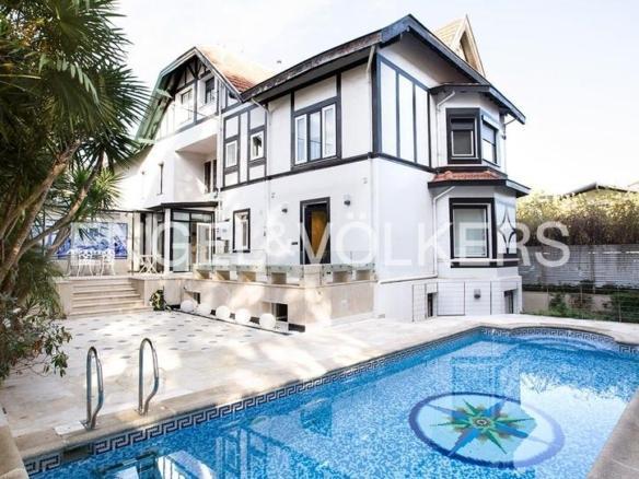Townhouse for sale on Avenida de Leioa, Neguri