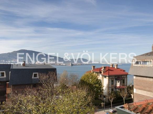 Duplex for sale on Avenida Basagoiti, Neguri