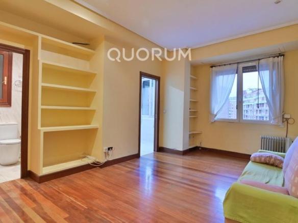 Apartment for sale on Vista Alegre Street, Iralabarri