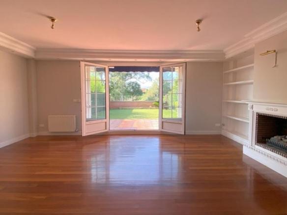 Townhouse for sale on Calle de Larrauri, Loiu