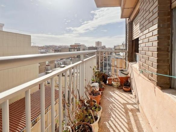 Apartment for sale in Ensanche – Parque del Oeste