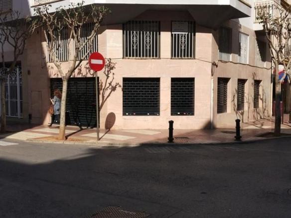 Premises for sale at Carrer de Ramon Llull, 31, Hospital – Plaza del Real
