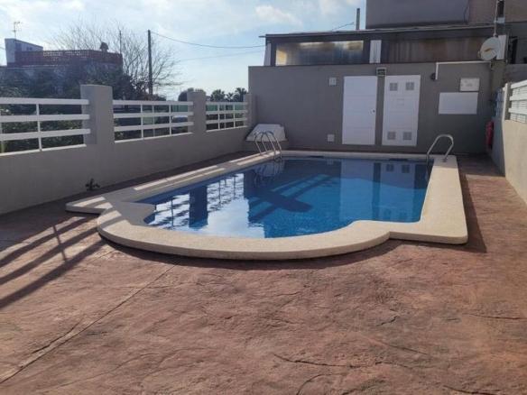 Townhouse for sale in La Mar, Playa – Ben Afeli