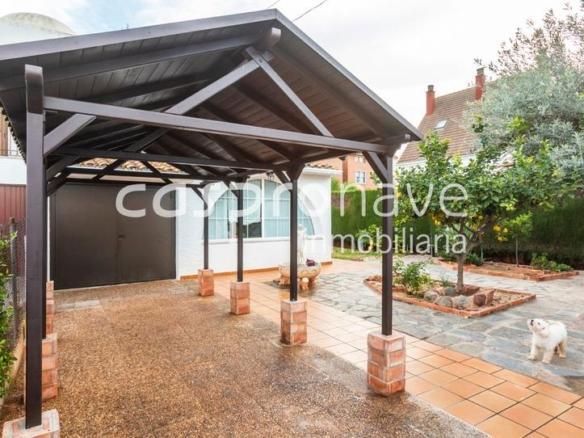House or chalet for sale on Calle Pobla Tornesa, Heliópolis