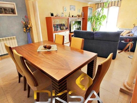 Duplex for sale on Jose Mascaros Street, L’Alcora