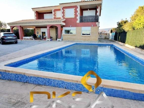 House or villa for sale on Calle Cuadra Mercader, Ciutat del Transport – La Salera
