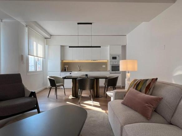 Apartment for sale on Carrer de Vicente Cantos Figuerola, Camino de Onda – Salesianos