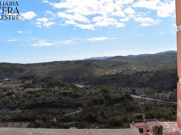 Townhouse for sale in Cervera del Maestre