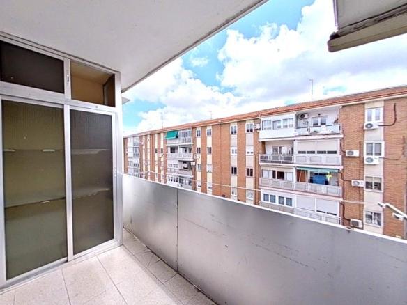 Apartment for sale in Fernando III el Santo, Reyes