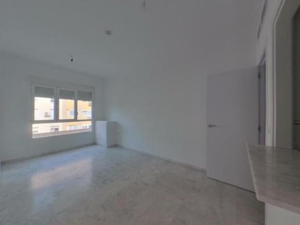 Piso en venta en Av de la Aeronáutica , Urbadiez – Entrepuentes