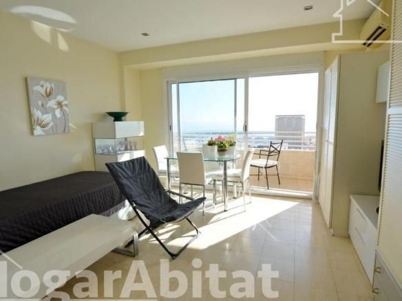 Piso en venta en Calle Poeta Vila y Blanco, Ensanche – Diputación